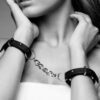 BIJOUX - INDISCRETS MAZE ESPOSAS BRAZALETES NEGRO - Imagen 2